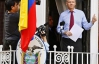 Ассанж обратился к журналистам с балкона посольства Эквадора