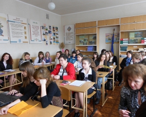 На виконання &quot;мовного&quot; закону в Донецьку почали закривати українські класи