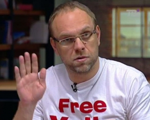 Власенко "под прицелом": его телефон прослушивается, а почта взламывается