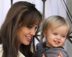 Анджелина Джоли продвигает свою младшую дочь в кино