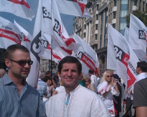 Опозиція грала мелодію "Мурки", проходячи повз мітинг "Регіонів" у Києві