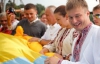 Оппозиционеры развернули в Киеве самый большой государственный флаг в Украине