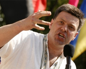 Тягнибок: уголовно-олигархический клан Януковича хочет сделать украинцев крепостными