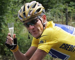 Армстронга пожизненно дисквалифицировали и отобрали все победы на &quot;Тур де Франс&quot;