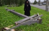 В России начали спиливать поклонные кресты