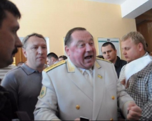 Помощь на дому и "карусели": скандальный "регионал" собирает себе электорат