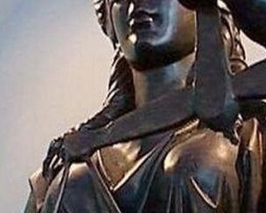 Суд пішов думати, чи пускати представників "Свободи" та "УДАРУ" в окружкоми на виборах
