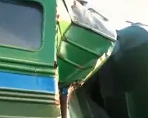 У Баку водій автобуса спробував проскочити перед потягом. Результат - 6 трупів