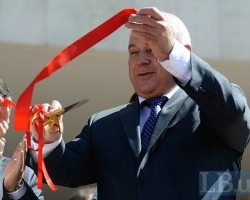 Київський губернатор агітував за ПР та "свого" кандидата на відкритті дитсадка