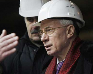 Азаров пообещал помочь шахтерским городам