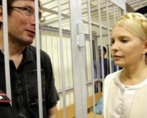 Суд пошел решать, удовлетворять ли апелляцию оппозиции относительно нерегистрации Тимошенко и Луценко кандидатами в нардепы