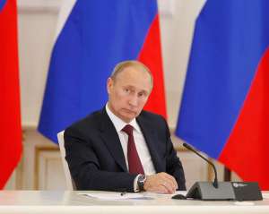 Путин решил повысить предальный возраст чиновников до 70 лет