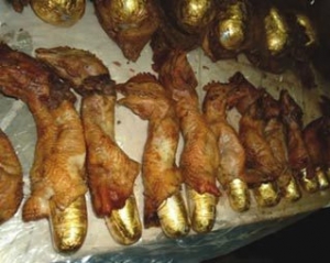 Нігерієць намагався провезти 2,6 кг кокаїну в смажених курчатах