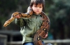 2-летний сын директора зоопарка подружился с двухметровым удавом