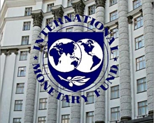 Нацбанк просит Азарова возобновить дружбу с МВФ, хотя "сейчас валюта не нужна"