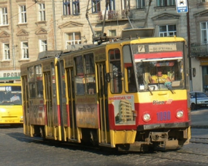 Львовские контролеры в трамваях ходят с охраной