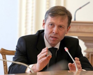 "Азаров не понимает, что происходит в стране - видит кривую рожу и обвиняет зеркало" - Соболев
