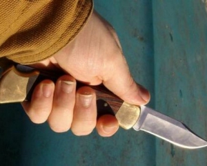 В Сумах мужчина с ножом захватил в заложницы двух медработница