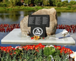 На місці загибелі &quot;Локомотива&quot; відкрили меморіал у пам&#039;ять про гравців