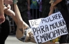 Обнаженная грудь "прославила" FEMEN уже и в Бразилии