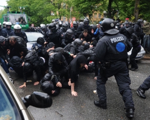 Беспорядки в Германии: пострадали 80 полицейских