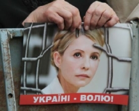 В Харкові під судом зібрались близько 2 тисяч осіб прихильників та противників Тимошенко