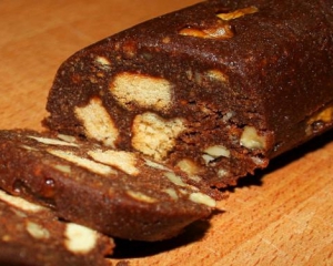 Солодка ковбаска з пісочного печива має старовинний смак 