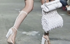 Весной 2013-го модники будут носить платья в пол, авоськи и браслеты на ногах