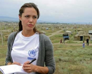 Анджеліна Джолі зібралася відвідати табори для сирійських біженців у Туреччині