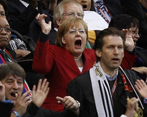 Ангела Меркель закликала футболістів-геїв не приховувати свою орієнтацію