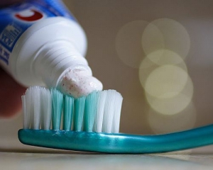 Зубная паста с кальцием укрепляет ногти