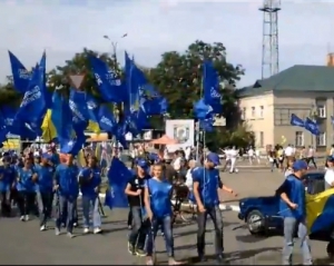 Опозиційний банер закрили &quot;Газеллю&quot;, а потім розірвали