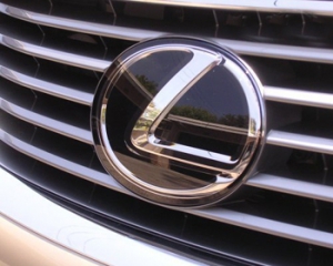 У івано-франківського 26-річного прокурора викрали "Lexus RX 350"
