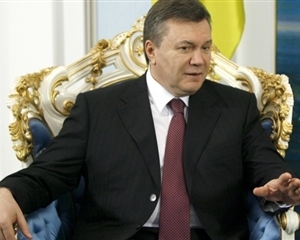 У Януковича сегодня берутся за переписывание Конституции