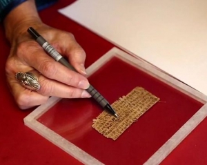 Британский учёный опроверг подлинность папируса о жене Христа