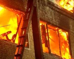 На Луганщине от пожара в квартире задохнулись два человека