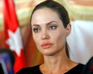 Анджеліна Джолі хвора на гепатит С