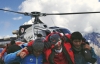 Поиски туристов, погребенных под лавиной в Гималаях, продолжаются