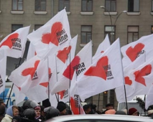 &quot;Наперсточные выборы не пройдут&quot; - оппозиция митингует под судом из-за незаконного формирования участковых комиссий