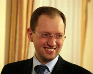 Яценюк розповів, як "страшна зараза влади" змушує Литвина довічно жити на держдачі