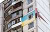 Олександр Мартиненко розмалював стіни в кольори прапора УПА