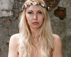 Активістку &quot;Femen&quot; судитимуть за топлес-прорив у Кабмін