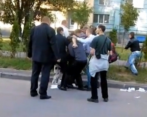 Милиция молча наблюдала за нападением на активистов, которые протестовали против &quot;регионала&quot; Лысова