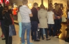 Киевляне по полчаса стояли в очереди к кассам в Ночь скидок в торговом центре