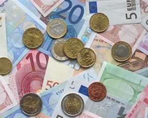 Євро виріс на 7 копійок, курс долара майже не змінився