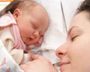 Помощь при рождении первенца вырастет на 2 тысячи гривен
