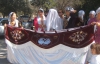 Казахи святкують весілля в юртах поруч з багатоповерхівками