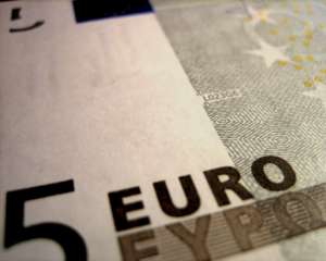 Гривня зміцнилась відносно долара та євро