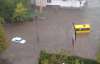 Кіровоград накрила злива з градом: автомобілі тонули в метрових калюжах