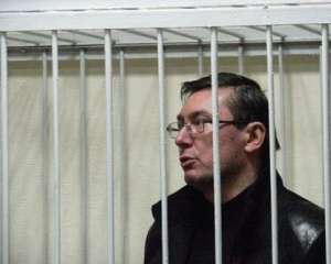 Тюремщики говорят, что освободить Луценко могут только из-за рака или туберкулеза